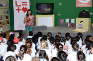 Anahí cuenta cuentos de bosques @ Pabellón Infantil de la Feria del Libro de Madrid. Un bosque de historias | Madrid | Comunidad de Madrid | España