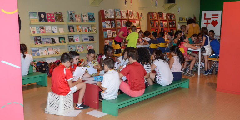 Niños en un taller