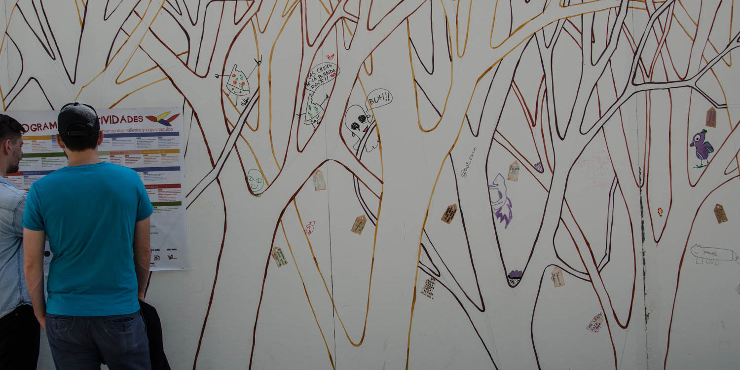 Bosque pintado en el Pabellón Infantil