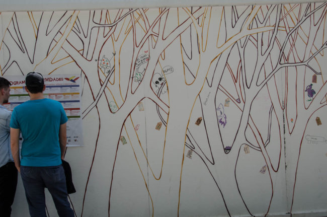 Bosque pintado en el Pabellón Infantil