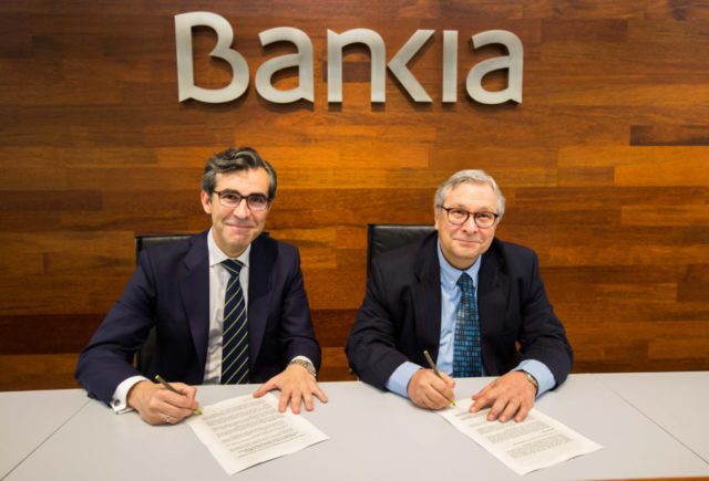 Firma de patrocinio en sede de Bankia